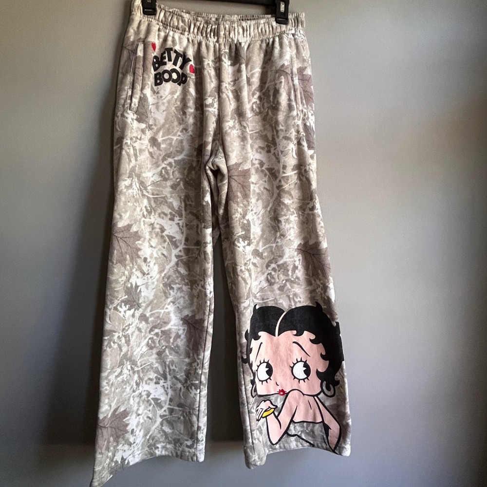 Betty Boop Fleischer Studios Leaf Camo Graphic Sweatpants Brown Tan Medium
